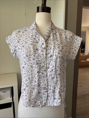 Women's Light Blue Floral Button-Down Shirt - Short Sleeve